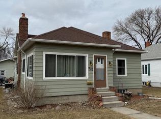 922 Walnut St, Grand Forks, ND 58201