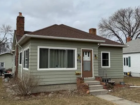 922 Walnut St, Grand Forks, ND 58201