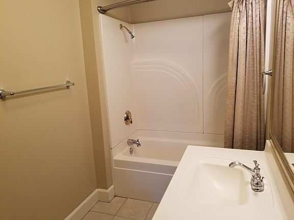 4th image of 114 Vogel Ave