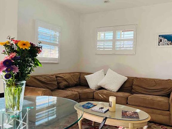 3rd image of 420 Old Coast Hwy APT B
