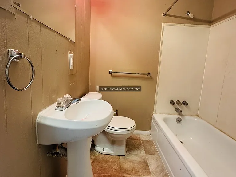 1122 Dallas St #6 — Photo 7