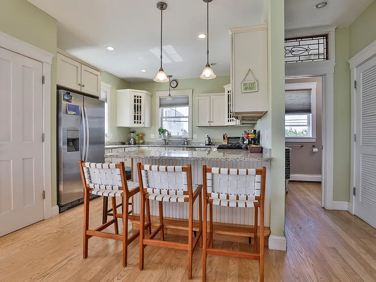 246 Northern Blvd — Photo 11