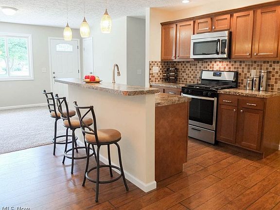 4th image of 391 Charring Cross Cir