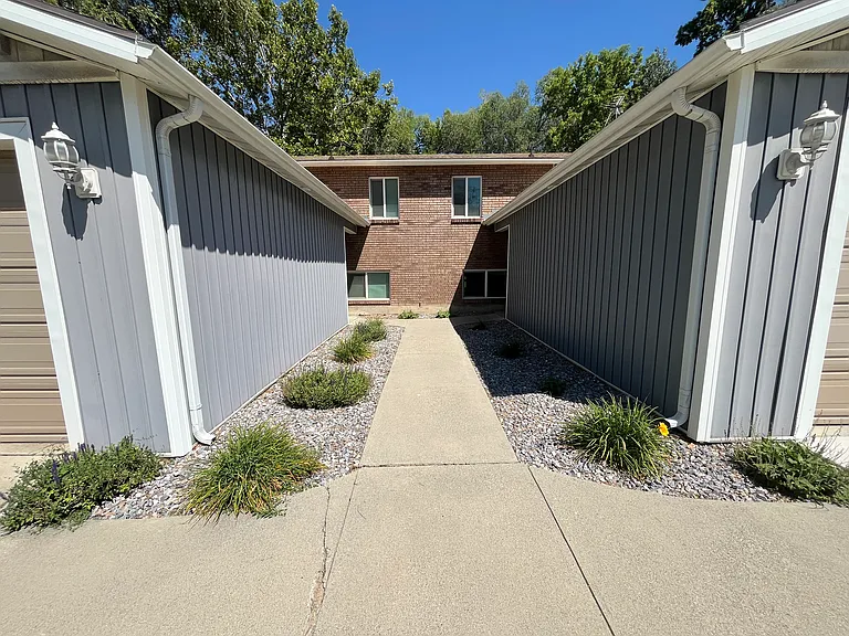 7443 S Creek Rd — Photo 2