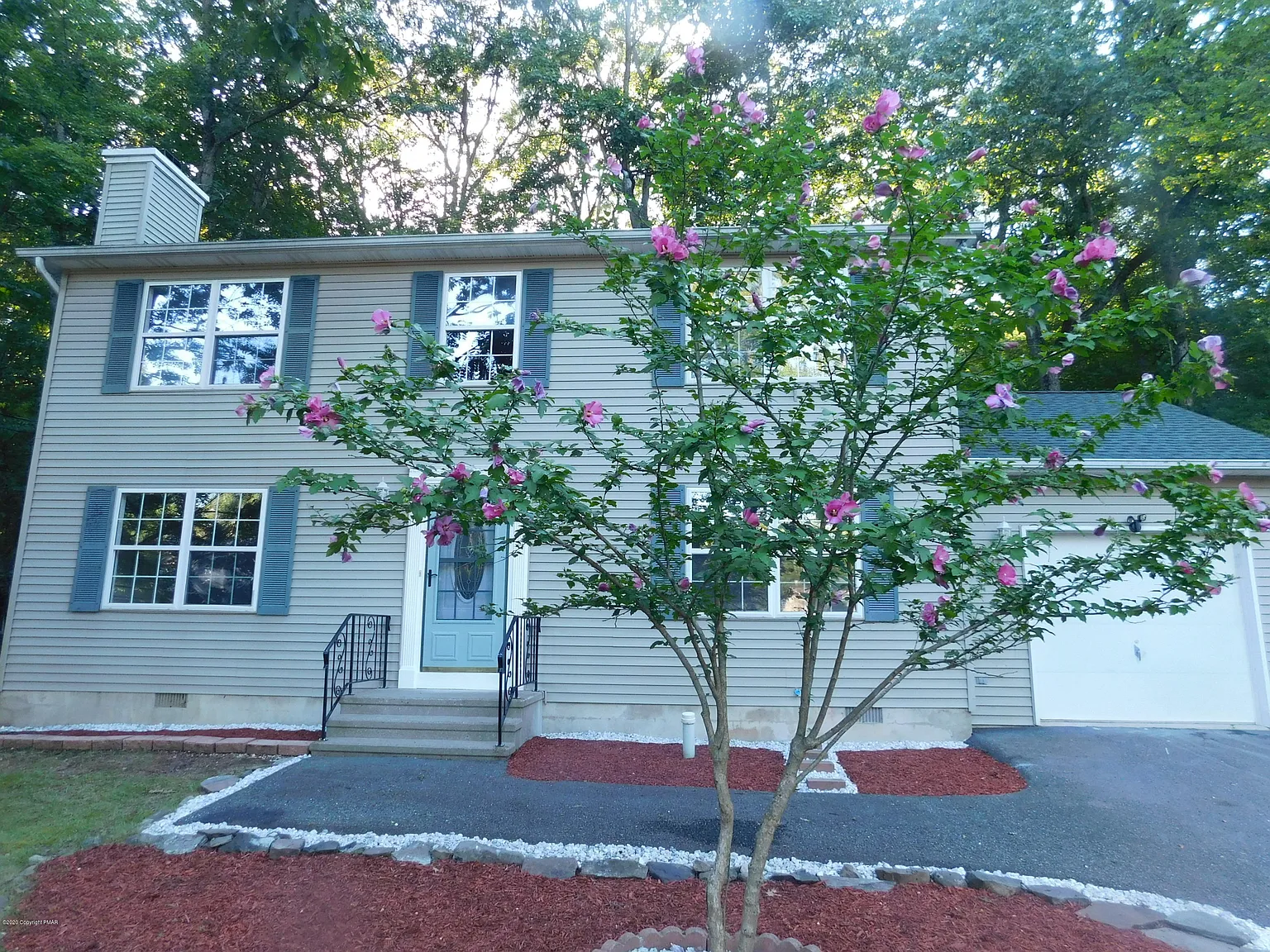 1109 Hunters Woods Dr photo 1