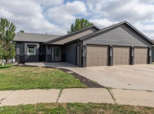 910 20th St SE, Mandan, ND 58554
