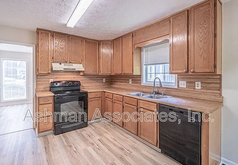 2402 Betsy Ct SW — Photo 21