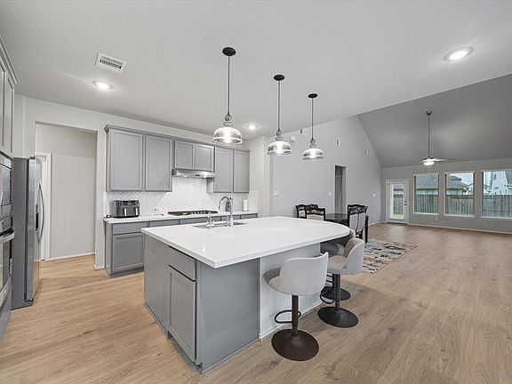 3rd image of 8903 Field Daisy Ct