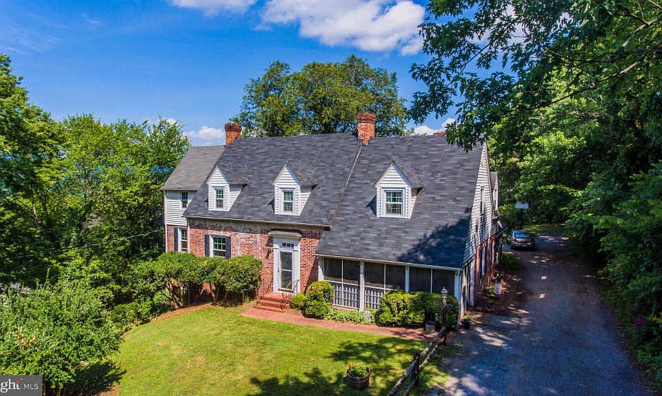 1st image of 320 Peakova Ln