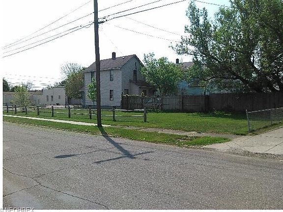 4th image of 524 Steel St