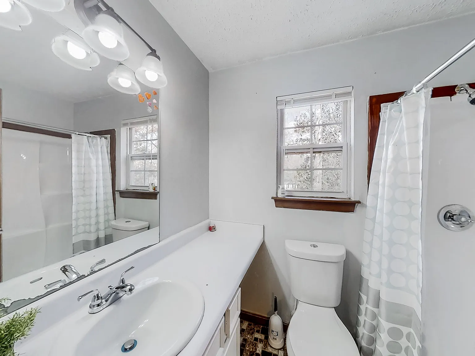 4 bed, 2.0 bath, 1288 sqft, $1,161 — Photo 3