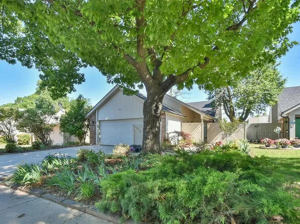 3713 River Oaks Dr, Norman, OK 73072