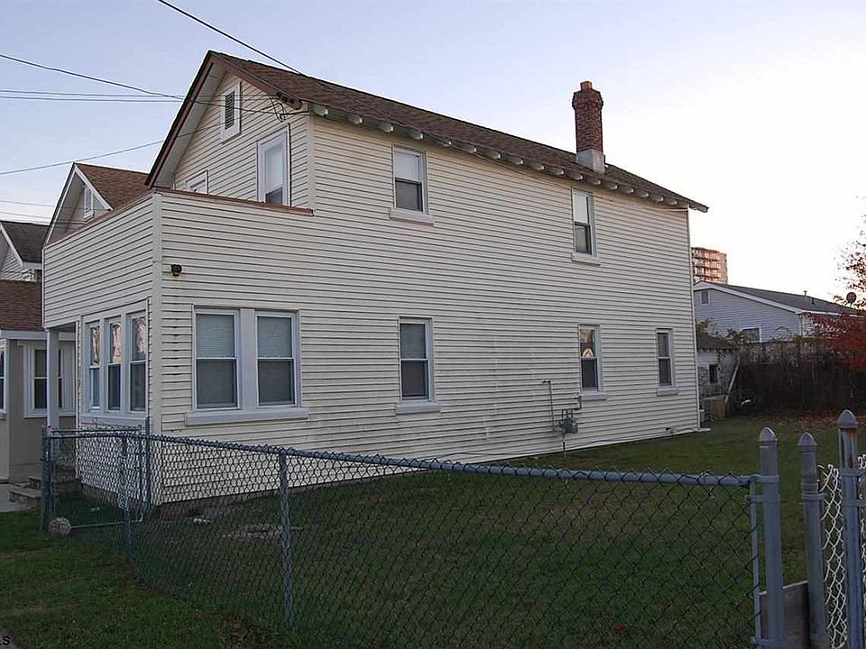 2nd image of 318 N Oxford Ave