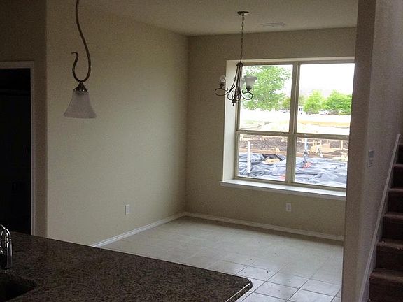 4th image of 1016 Holly Anne Ln