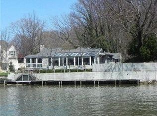 891 Beach Rd, Lakewood, OH
