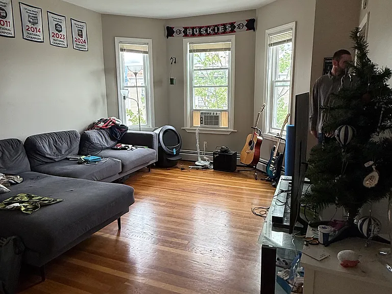 517-519 E 3rd St #3 — Photo 2