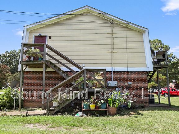 2nd image of 104 Fox Den Ct