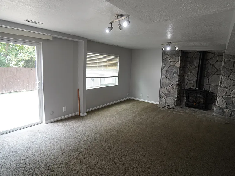 1219 Ash Dr — Photo 25
