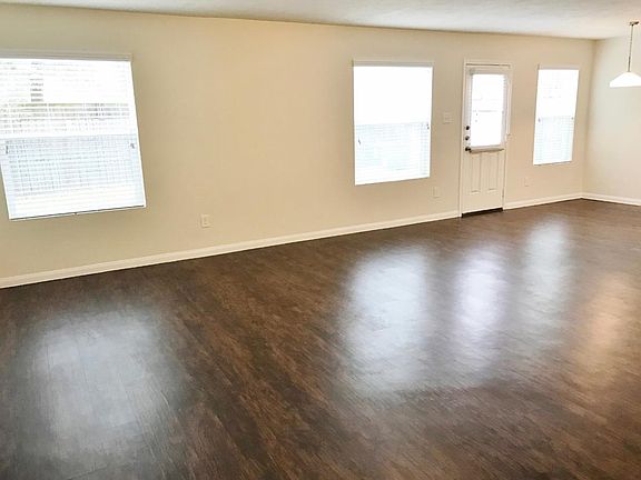 3rd image of 5831 Northern Oak St
