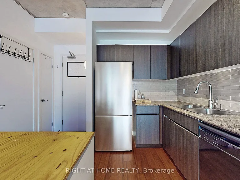 38 Niagara St #312 — Photo 7