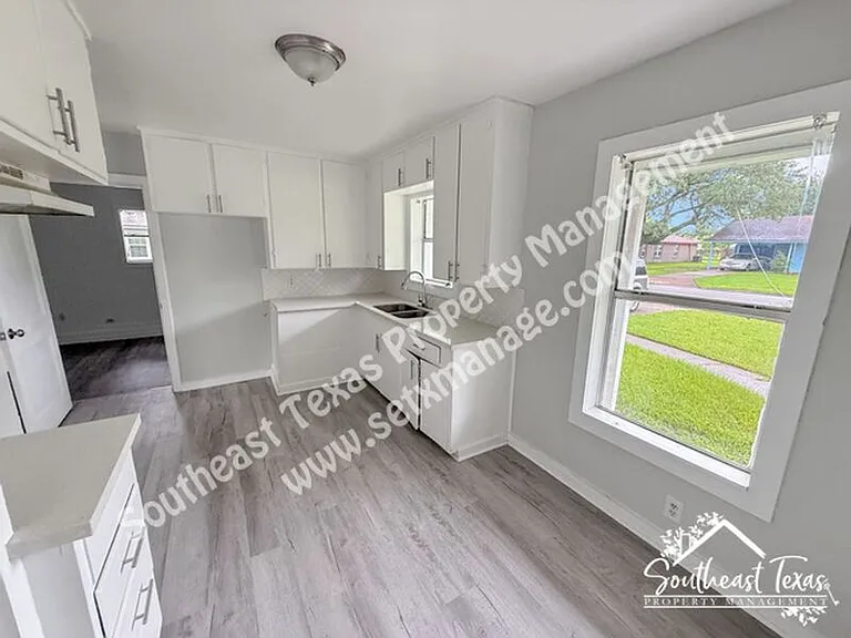 2325 Butler Dr — Photo 4