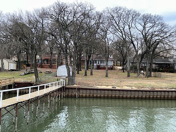 2nd image of 832 Shoreline Dr