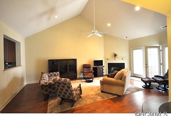 3rd image of 38 Muir Ln