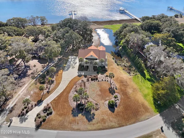 6777 Roberta Road SW, Ocean Isle Beach, NC 28469