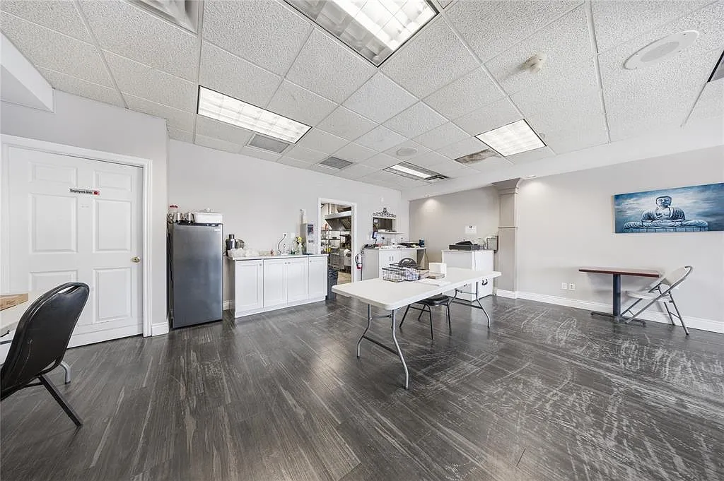 Studio, $60,000 — Photo 3