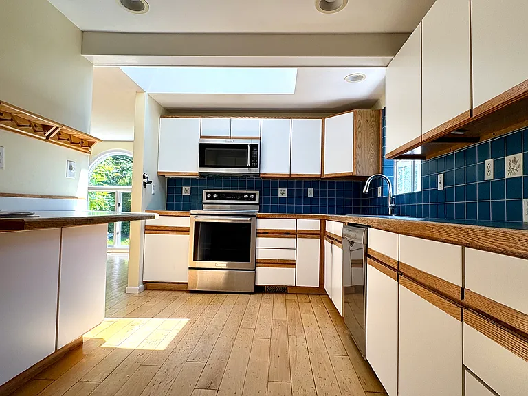 59 Westvale Dr — Photo 6