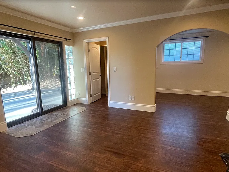 2355 Castlegate Ln — Photo 30