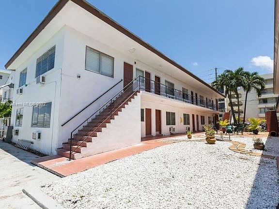 3rd image of 8210 Byron Ave APT 23