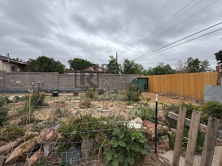 1222 E 3rd St — Photo 21