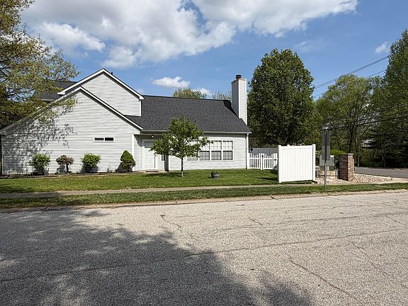 4th image of 1073 Hampshire Pl
