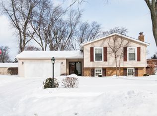 1102 Timber Ln, Darien, IL 60561