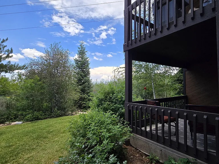 Great location backing to natural landscape
