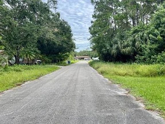 Exterior Neighborhood (street photo)