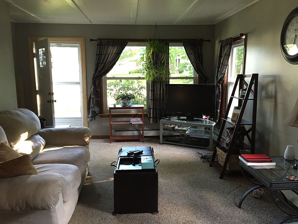 2nd image of 90 Rochester Hill Rd
