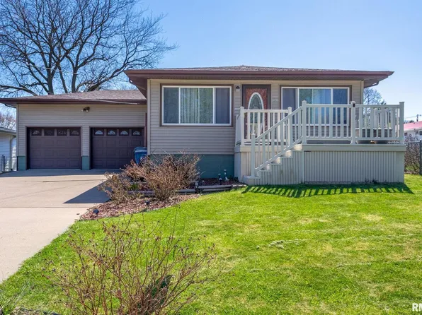 1808 Foster St, Muscatine, IA 52761