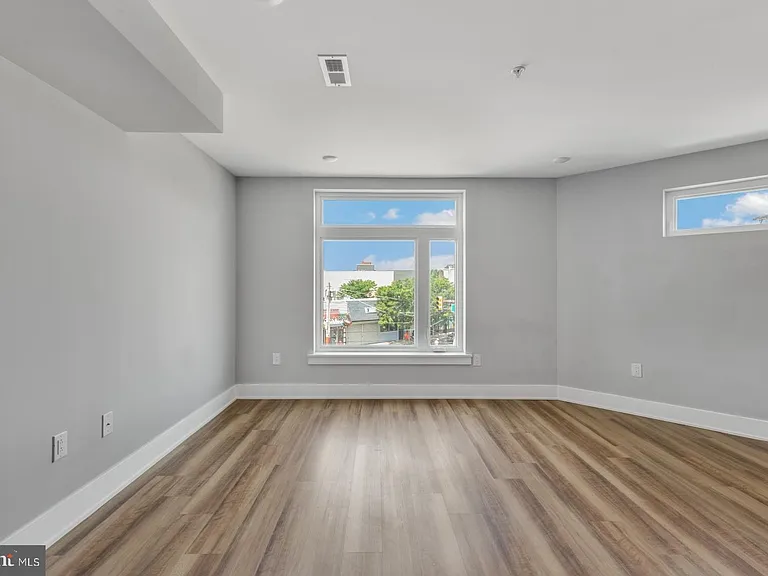 3965 Lancaster Ave #302 — Photo 7