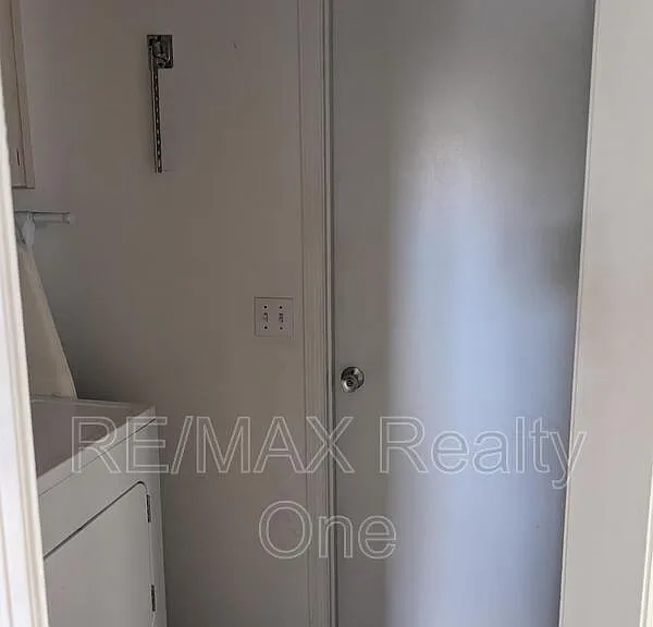271 N Lombardy Point — Photo 10