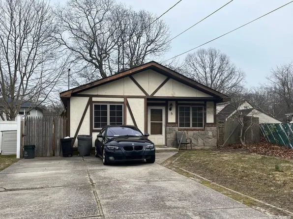 5 Seaford Avenue, Mastic, NY 11950