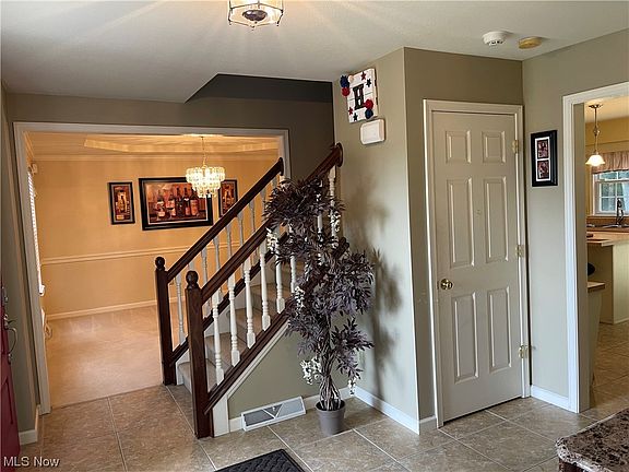 5th image of 748 Greenfield Dr