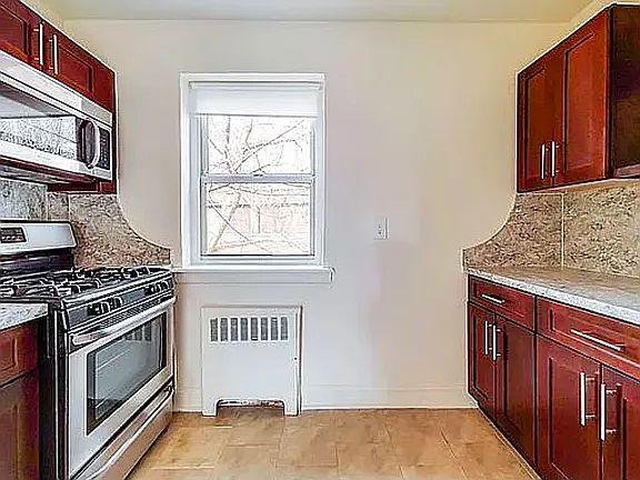 5th image of 440 Howard Ave #B1