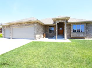 2017 NW Gabus Dr, Grimes, IA 50111