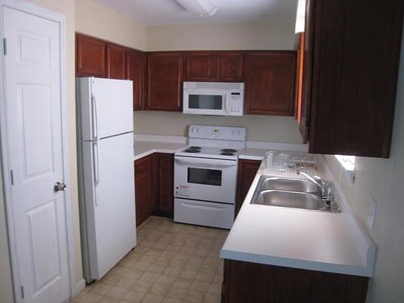 3rd image of 705 Deauville Dr