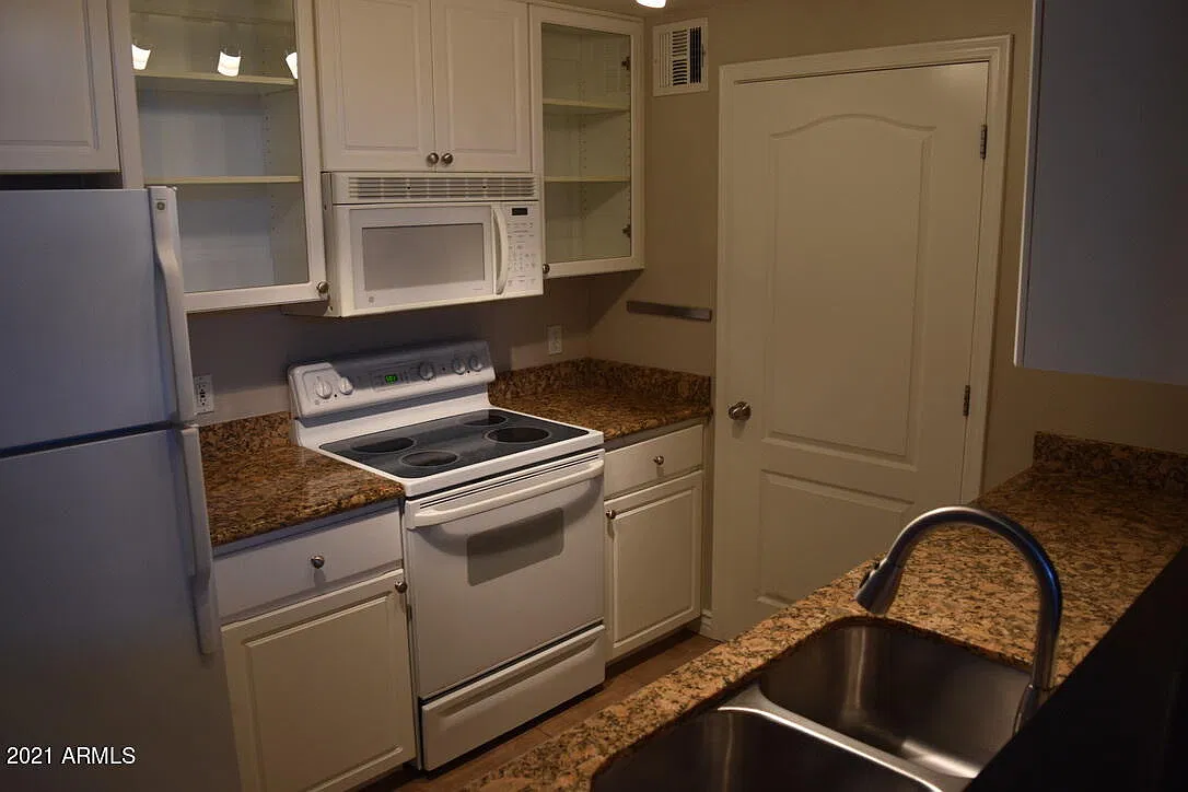 2 bed, 2.0 bath, 1135 sqft, $1,900 — Photo 3