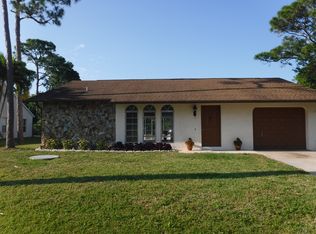 1041 SE Shakespeare Ave, Port Saint Lucie, FL 34983