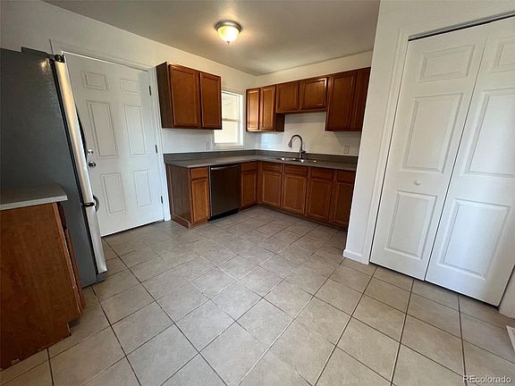 3rd image of 945 Lima Street