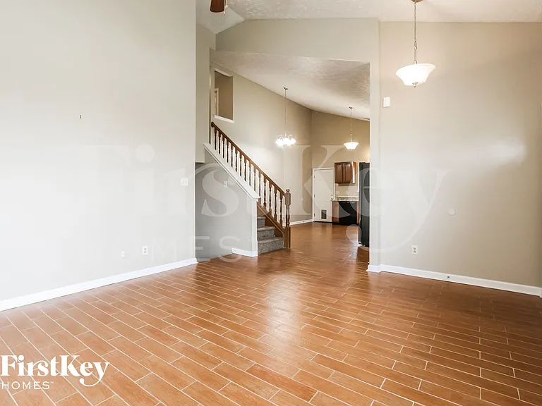 1056 Oak Leaf Rd — Photo 3